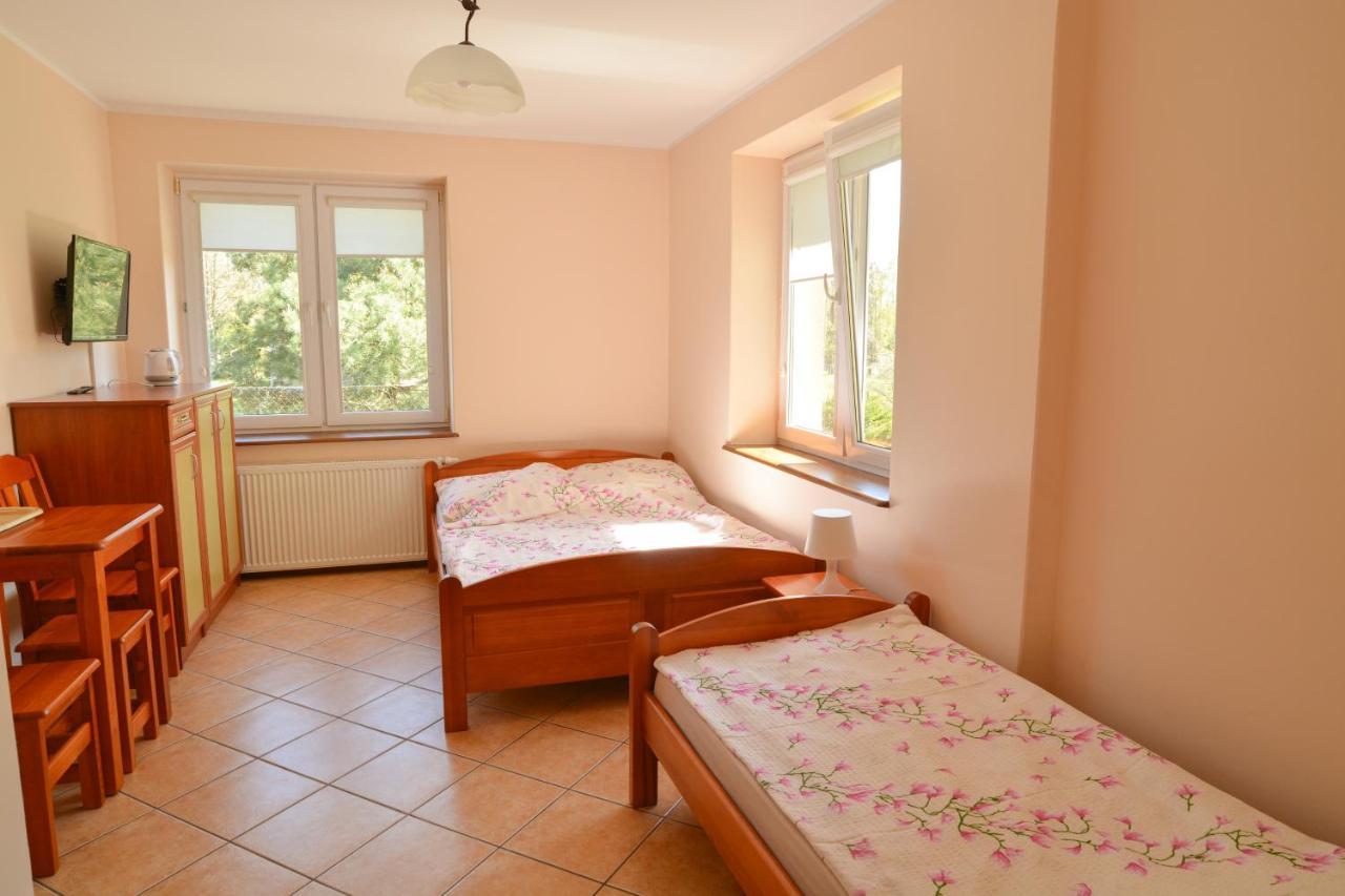 Jantar Pokoje I Domki U Reni Exterior foto