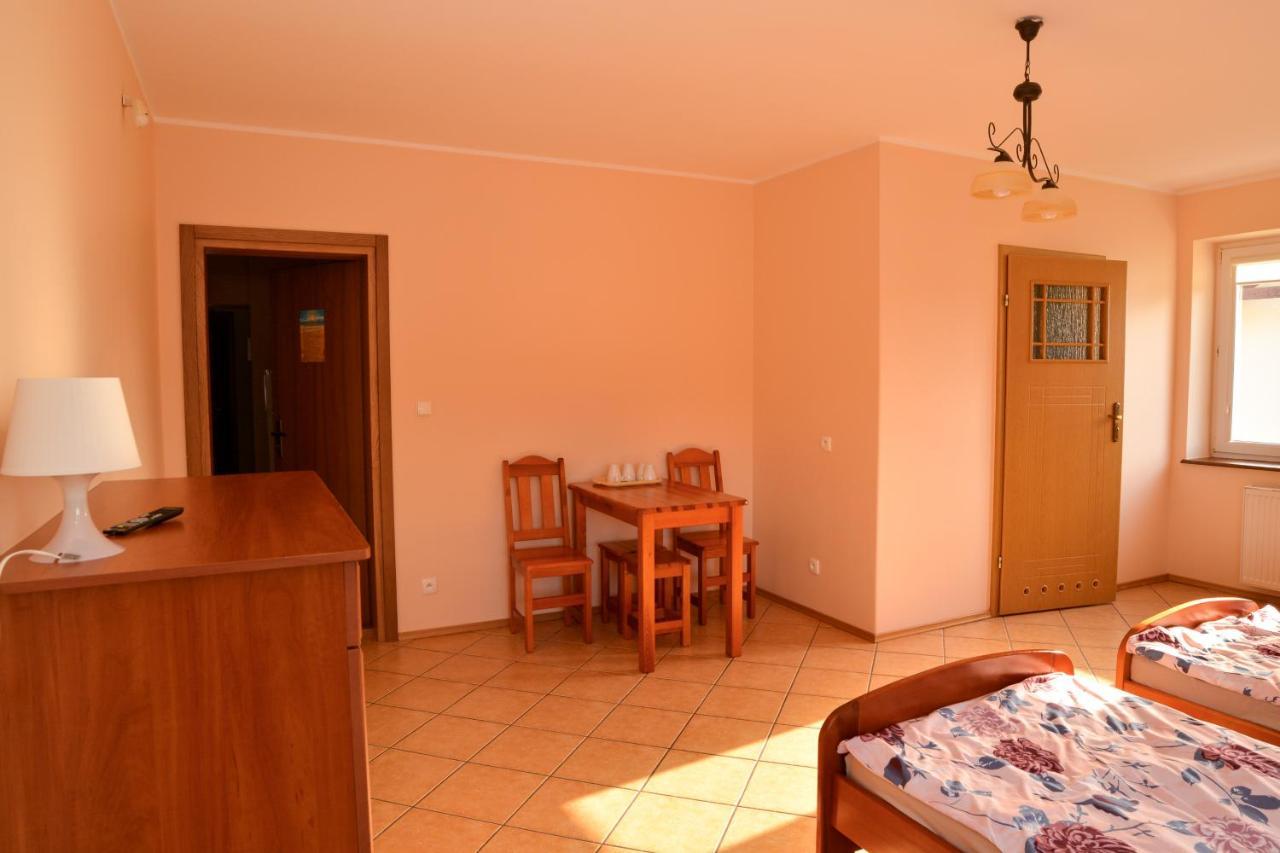 Jantar Pokoje I Domki U Reni Exterior foto