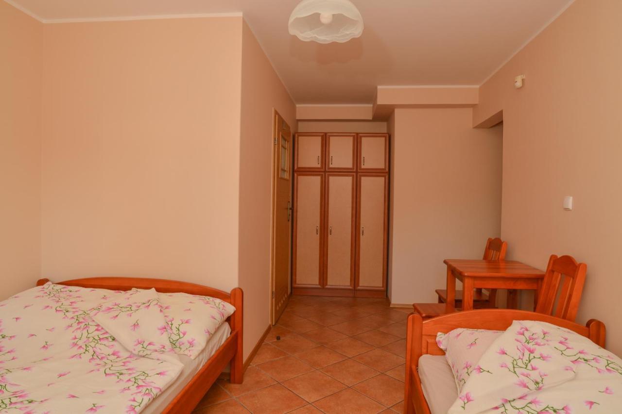 Jantar Pokoje I Domki U Reni Exterior foto